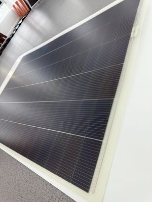 Mono fotovoltaïsche dunne film flexibel zonnepaneel met TUV ISO-certificaat en pakket Grootte 228.00cm * 122.00cm * 0.30cm